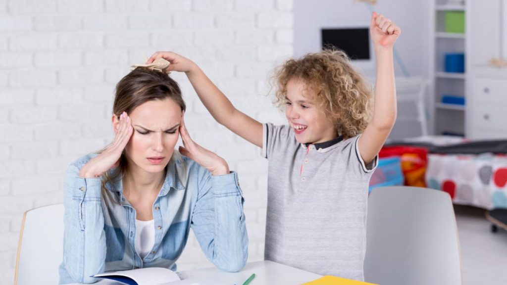 HIPERACTIVIDAD EN LOS NIÑOS: CAUSAS, SÍNTOMAS Y ESTRATEGIAS PARA MANEJARLA