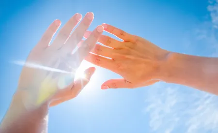 ALERGIA AL SOL: CAUSAS, SÍNTOMAS Y CONSEJOS PARA PREVENIRLA